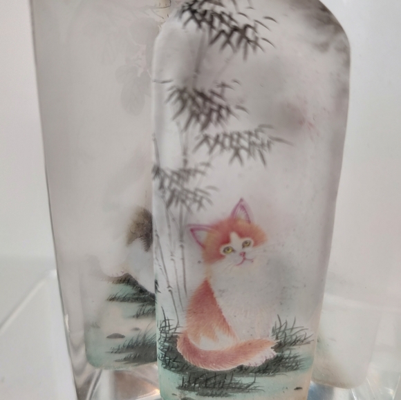 Vintage Kittens/Cats Signed Inside/Reverse Painted Snuff Triangle Bottle - Picture 8 of 10